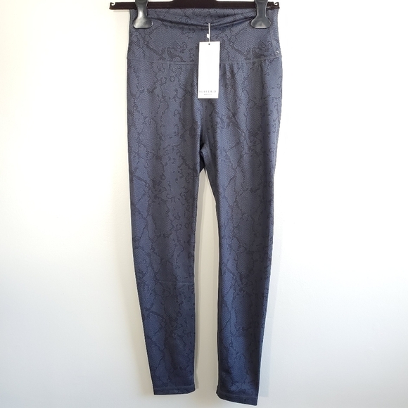 All Fenix Python Charcoal 7/8 Leggings NWT Size Large - Picture 8 of 13